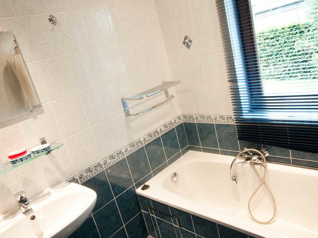 Modern Holiday Home In Stavelot With Fireplace 객실 사진