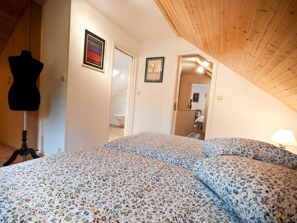 Modern Holiday Home In Stavelot With Fireplace 객실 사진